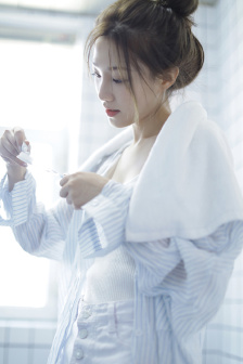 双人床上摇床运动